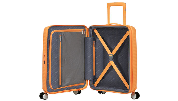 Sisällä ylimääräinen vetoketjullinen tasku