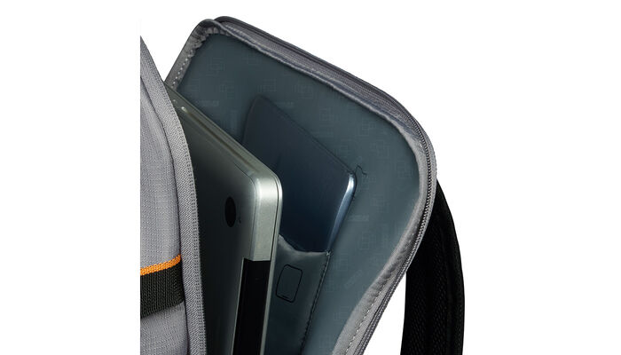 Tasku kannettavalle tietokoneelle 15,6"