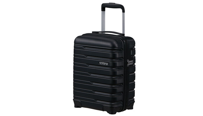 Sopii Ryanairin ja Wizz Airin ilmaisen matkustamolaukun mittoihin