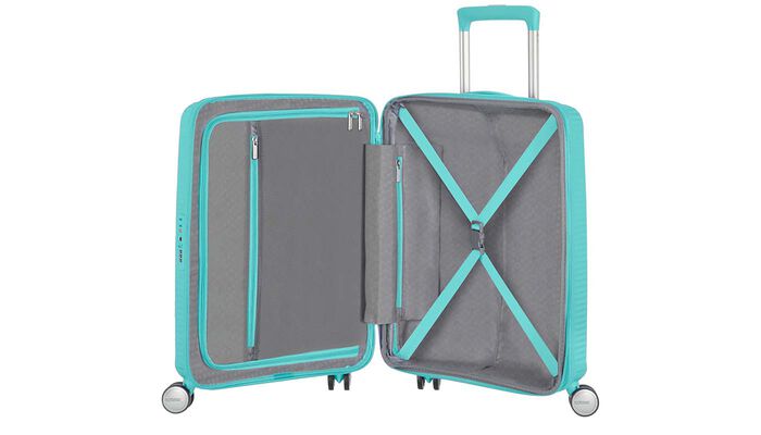 Sisällä ylimääräinen vetoketjullinen tasku