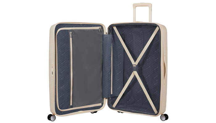 Sisällä ylimääräinen vetoketjullinen tasku