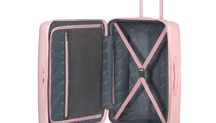 Sisällä ylimääräinen vetoketjullinen tasku