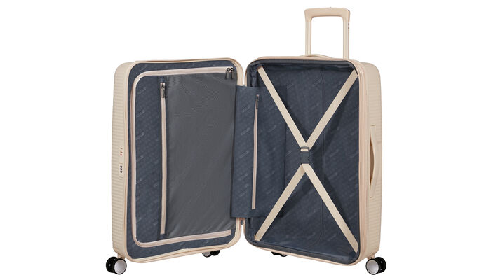 Sisällä ylimääräinen vetoketjullinen tasku