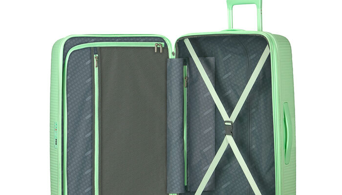 Sisällä ylimääräinen vetoketjullinen tasku