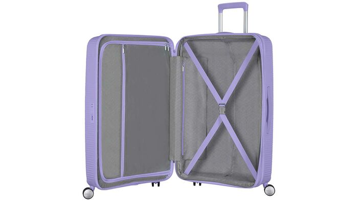 Sisällä ylimääräinen vetoketjullinen tasku