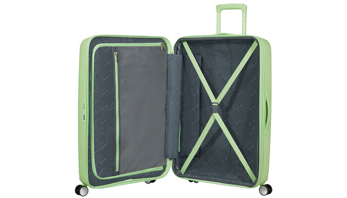 Sisällä ylimääräinen vetoketjullinen tasku