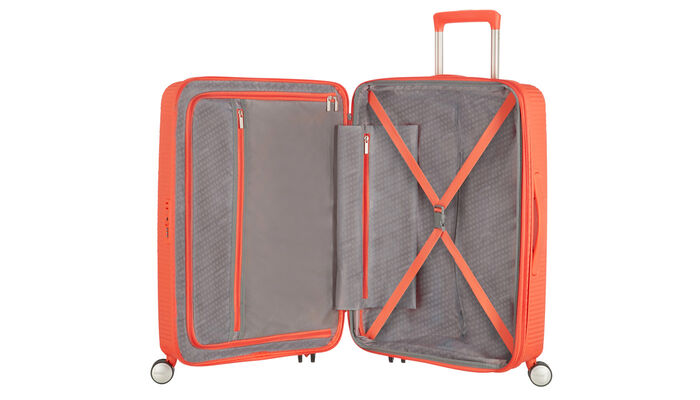 Sisällä ylimääräinen vetoketjullinen tasku