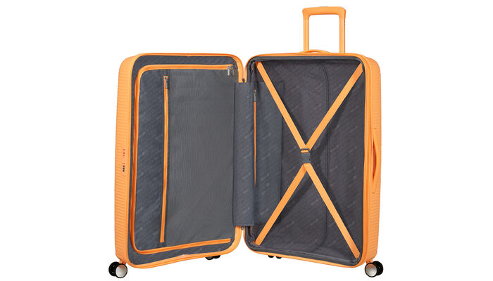 Sisällä ylimääräinen vetoketjullinen tasku