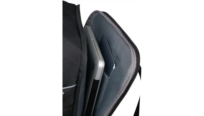 Tasku kannettavalle tietokoneelle 15,6"