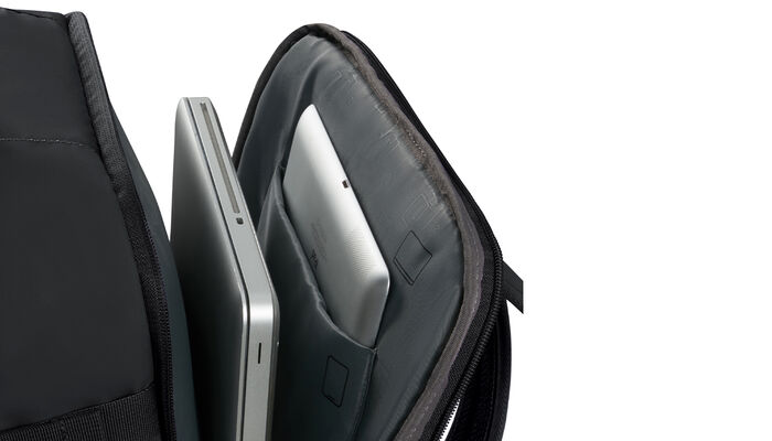 Tasku kannettavalle tietokoneelle 15,6"