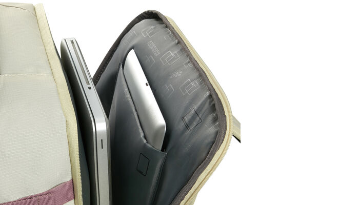 Tasku kannettavalle tietokoneelle 15,6"