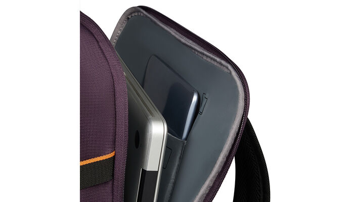 Tasku kannettavalle tietokoneelle 15,6"