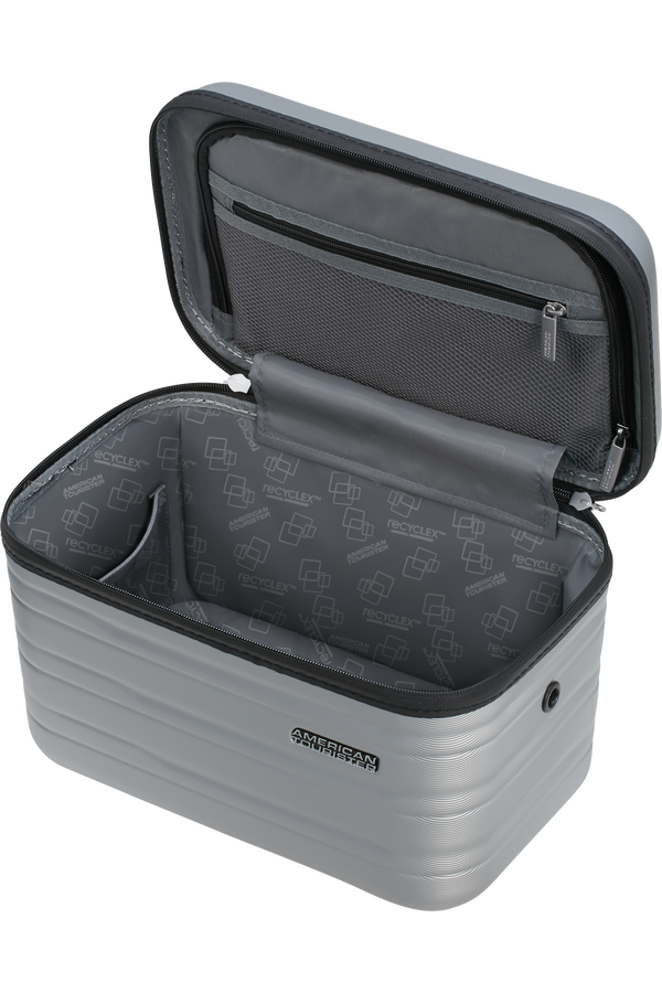 American Tourister Flashline Beauty Case  Sky Silver American Tourister Flashline Beauty Case  Sky Silver